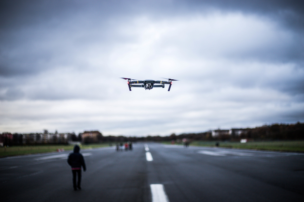 Inspección con drones en zonas urbanas y aeropuertos_ qué es legal