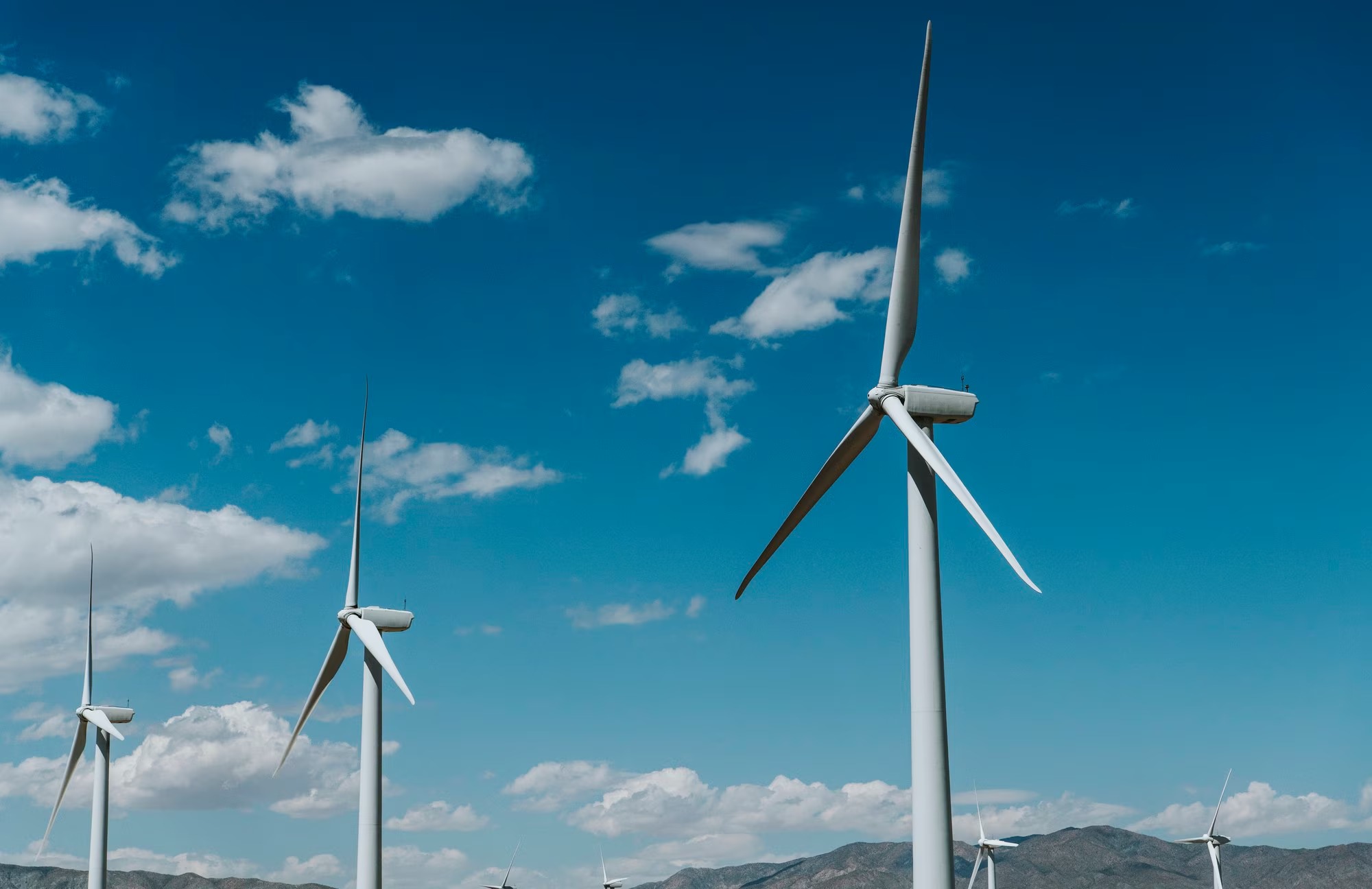 Revisión de aerogeneradores sin parar producción